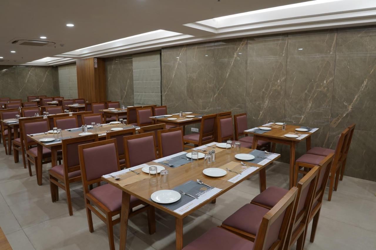Hotel Stature Inn Kevadia المظهر الخارجي الصورة